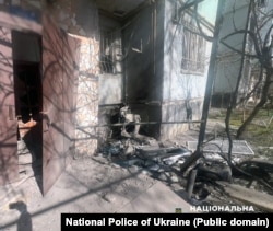 Фото від 1 березня 2026 року. Херсон, наслідок артилерійського обстрілу житлового будинку