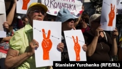Пикет в поддержку Олега Сенцова и Александра Кольченко под российским посольством в Киеве, 25 августа 2015 года