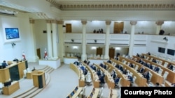 Although the members of two opposition parties boycotted the vote, the bill was passed overwhelmingly by the lawmakers present at the parliamentary session. (file photo)