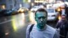 Олексій Навальний, облитий на вулиці «зеленкою», 2017 рік