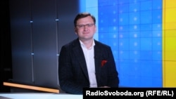 Кулеба: те, що він постійно туди навідується, то це ознака того, що є невпевненість, потрібно ще комусь щось доводити