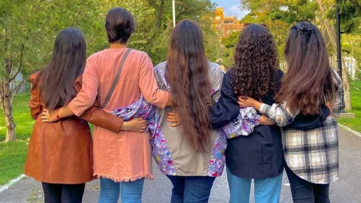 Iranian Clinic Shut After Doctor Defends Woman For Her Stance On Hijab - Vimarsana News