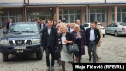 Ish-kryetarja e Gjykatës Liliana Stevanoviq dhe anëtar i Këshillit Gjyqësor të Kosovës, Nikolla Kabashiq me gjyqtarë dhe punëtorë administrativ pasi kanë dhënë dorëheqje nga institucionet e Kosovës.