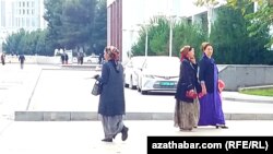 Сообщения корреспондентов Азатлыка опровергают заявление замминистра Хаджиева об отсутствии дискриминации в отношении туркменских женщин (архивное фото)