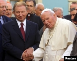 Папа Римський Іван Павло Другий і президент України Леонід Кучма. Київ, 23 червня 2001 року