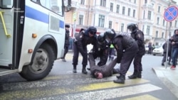 У центрі Москви затримали щонайменше 59 опозиційних демонстрантів (відео)