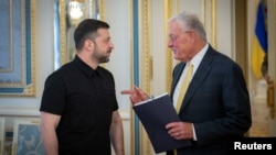 Украина: Орусия чабуулун улантты, Трамптын чабарманы Киевге барды 