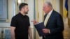 Президентът на Украйна Володимир Зеленски и специалният пратеник на Доналд Тръмп в страната Кийт Келог.
