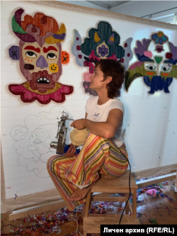  Кадър от работния развой на Александра 