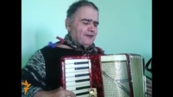 Абдухолик Суфиев - незрячий исполнитель песен Ахмада Зохира