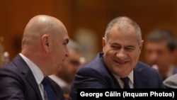 Pe 23 iunie 2025, Guvernul Bolojan a fost învestit în Parlament cu sprijinul PSD, PNL, USR, UDMR și grupul minorităților. Avea în componență cinci vicepremieri, unul dintre ei, independentul Dragoș Anastasiu, cu rolul de a coordona îndelung așteptata „reformă a statului”. 