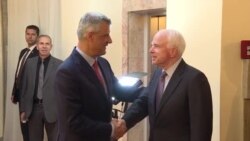 Senatori McCain pranon çmimin "Urdhri i lirisë"