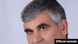 علی عزتی