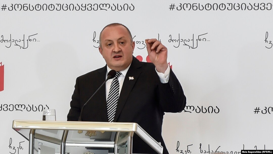 По словам президента, целью этих встреч является диалог с народом о том, как создать более цельное и сильное государство