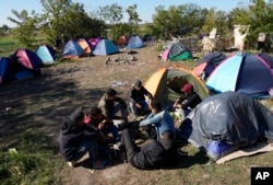 Tabără improvizată a migranților care încearcă să treacă din Serbia în Ungaria, pe ruta balcanică. Octombrie 2022.