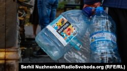 «На випадок аварійних відключень електрики просимо тримати у домівках певний запас питної води», – зазначили в міськраді Одеси