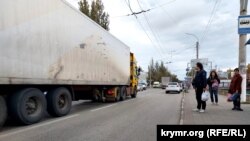 Грузовики на дорогах Крыма после взрыва на Керченском мосту, октябрь 2022 года