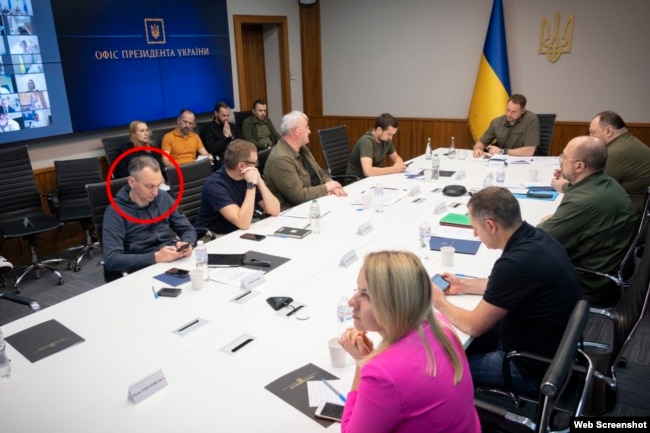 Нарада в Офісі президента, на якій присутній Юрій Голик