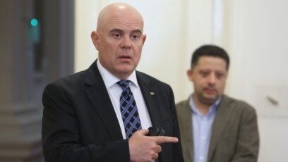Главният прокурор Иван Гешев съобщи че ще поиска от властите