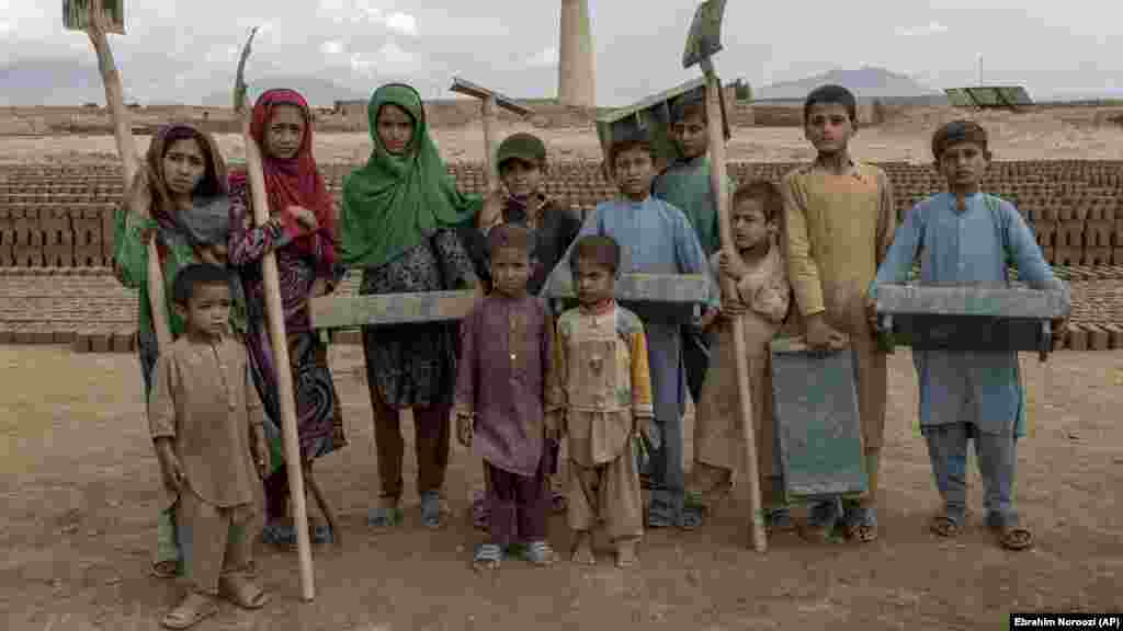 Save the Children Ауғанстан тұрғындарының жағдайы нашарлаған. Маусымда отбасылардың 77 пайызы &quot;табысының жартысынан айырылғанын&quot; айтқан.