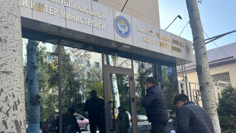 Журналиста Семетея Талас уулу доставили в следственную службу МВД