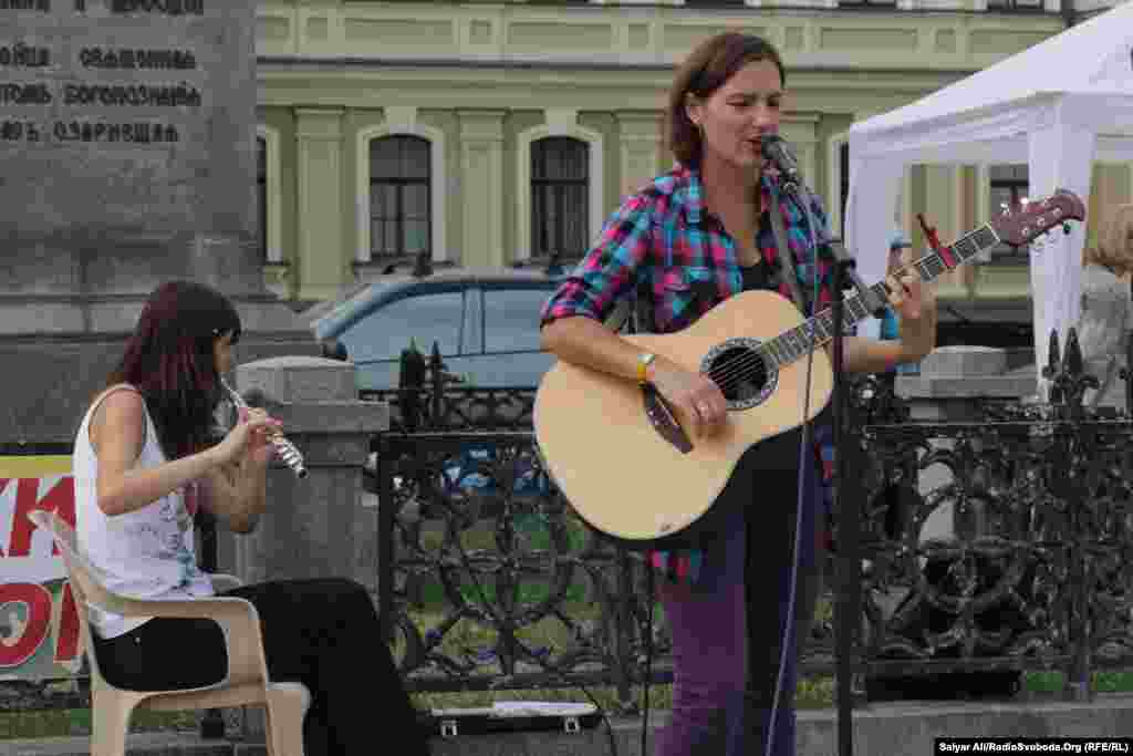 Київський музичний гурт &laquo;Кроки&raquo; виступає&nbsp;​на Другому волонтерському етноярмароку