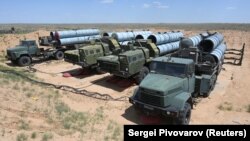 Российские зенитно-ракетные комплексы С-300. Учения на полигоне Ашулук под Астраханью. 19 июня 2019 г. Иллюстративное фото. 