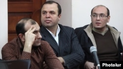 Armenia - Vazgen Khachikian (C), former head of the state pension fund, goes on trial on corruption charges, Yerevan, 5Mar2013.