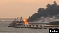 Пожар после взрыва на Крымском мосту.