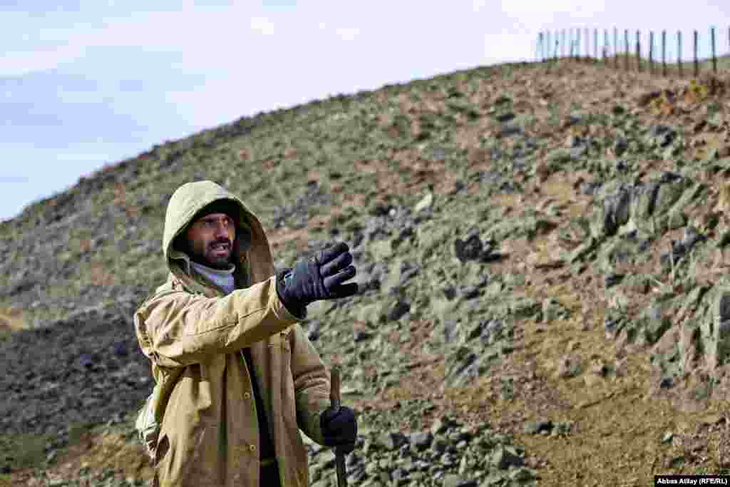 Bu haqda kəndin çobanı deyir: Vay o günə ki, sərhəddə bir anlaşılmazlıq olsun, o zaman günlərlə biz heyvanları ora apara bilmirik, heyvanlar da ac qalır.