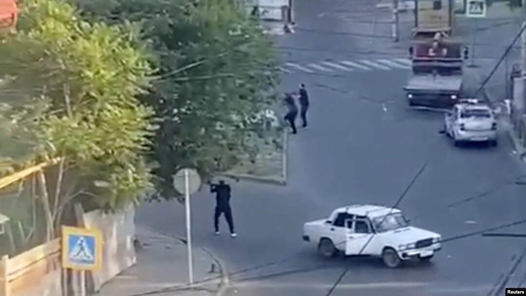 Imagini surprinse de martorii oculari ai atacului din Daghestan.