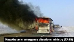 Gazagystanda awtobusyň ýanýan pursady