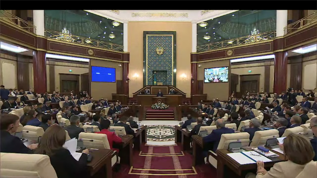 Заседание обеих палат парламента. Зал заседания парламента молдовы. Внутренний распорядком деятельности палаты это. Заседание обеих палат парламента. Зал парламента.