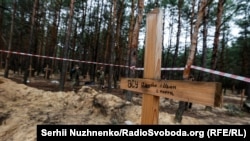 Під Ізюмом знайшли масові поховання цивільних та військових ЗСУ (фотосвідчення)