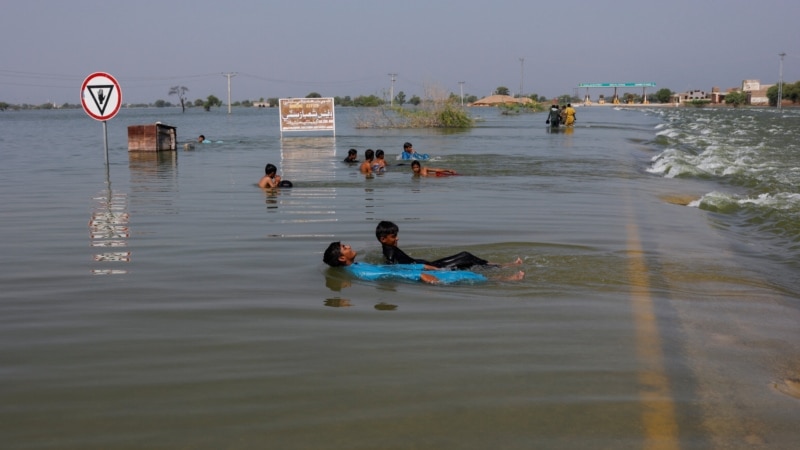 Bolesti koje se prenose poplavama  mogle bi 'izmaći kontroli' u Pakistanu