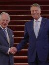 Monarhul britanic a fost întâmpinat de președintele Klaus Iohannis, la Palatul Cotroceni.