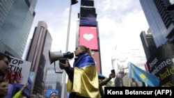 Демонстрация в поддержку Украины в Нью-Йорке