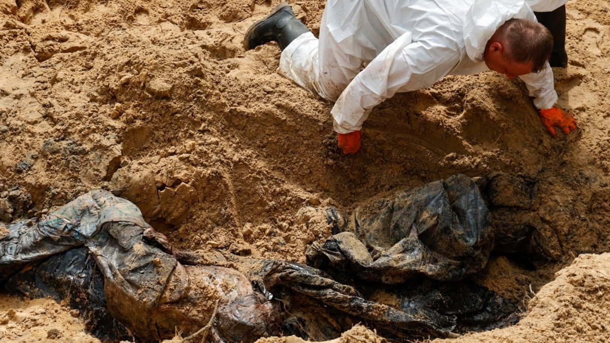 Ексгумація тіл загиблих в Ізюмі триватиме ще два тижні – мер