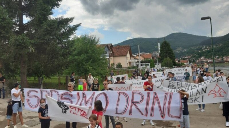 Građani Goražda prosvjeduju protiv gradnje visokih zidova na Drini