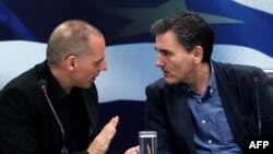 سیپراس همراه وزیر اقتصاد جدید یونان اوکلید ساکالوتوس