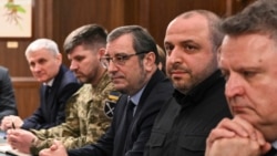 Negociatorul principal ucrainean Rustem Umerov (al doilea din dreapta) și șeful Statului Major General, generalul-maior Andrii Hnatov (al doilea din stânga) s-au întâlnit cu oficiali americani în Florida, în seara zilei de 4 decembrie (fotografie de arhivă).