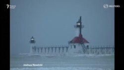 Дар Амрико кӯли Мичиган ях баст