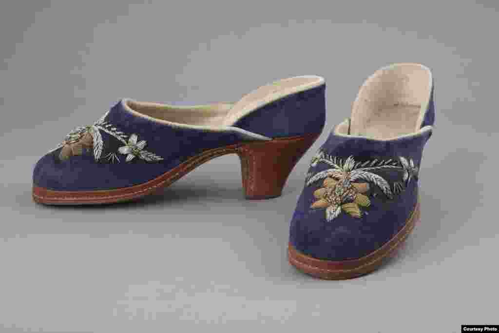 Embroidered suede women's shoes