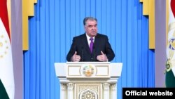 Эмомали Рахмон выступает с посланием к парламенту Таджикистана. 26 января 2021 года