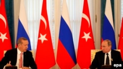 Takimi i presidentëve të Turqisë dhe Rusisë, Erdogan (majtas) dhe Putin, 9 gusht 2016