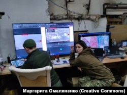 «Ми нашій піхоті майже забороняємо вступати в бій, якщо противник проходить повз, а не заходить на позицію, для того, щоб вони себе не виявляли, а ми могли БПЛА знищувати противника», – Маргарита Омеляненко