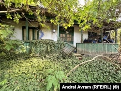 Casă din comuna Ciocârlia, județul Ialomița, părăsită de 25 de ani.