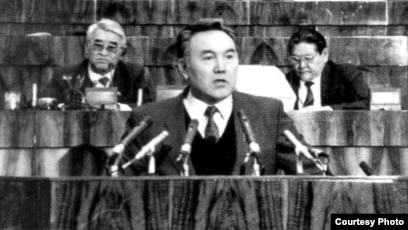 Дөңгелек, шырынды бөкселері бар порноны жоғары сапада онлайн көріңіз