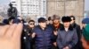 Активист Жанболат Мамай и другие инициаторы создания Демократической партии Казахстана после возложения цветов к монументу Независимости. Алматы, 16 декабря 2019 года. 