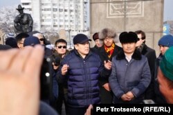 Жанболат Мамай Тәуелсіздік күні билікке талап айтқан жиында сөз сөйлеп тұр. Алматы, 16 желтоқсан 2019 жыл.